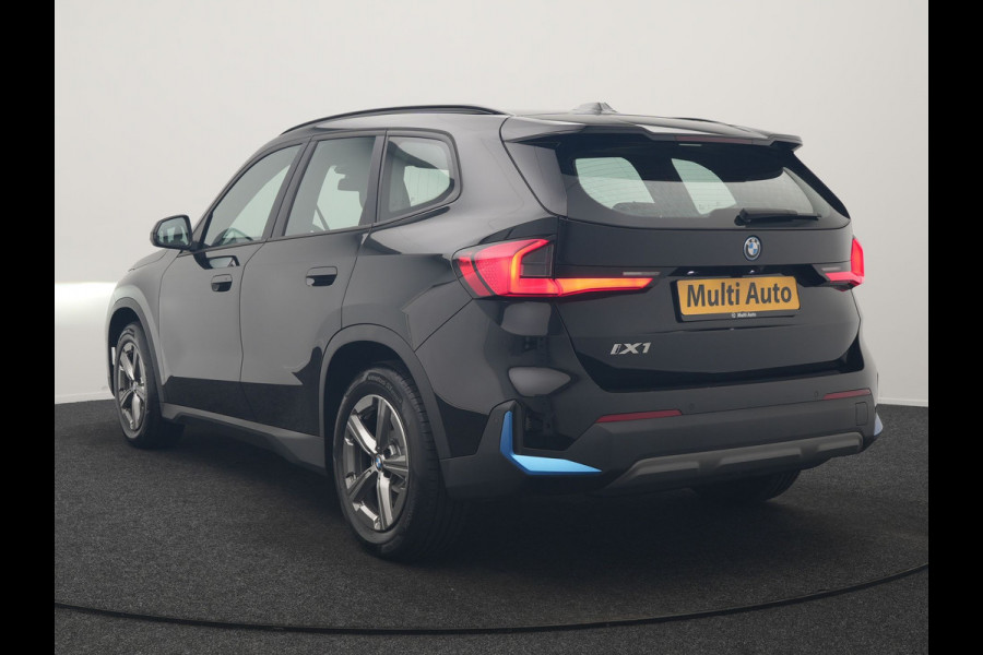 BMW iX1 xDrive30 67 kWh 313pk Dealer O.H. | Trekhaak Af Fabriek | Camera | Adaptief M Onderstel | Voorstoelen Verwarmd | Blis | Keyless | Apple Carplay | Adaptive LED | Sfeerverlichting | Widescreen Navi | DAB |