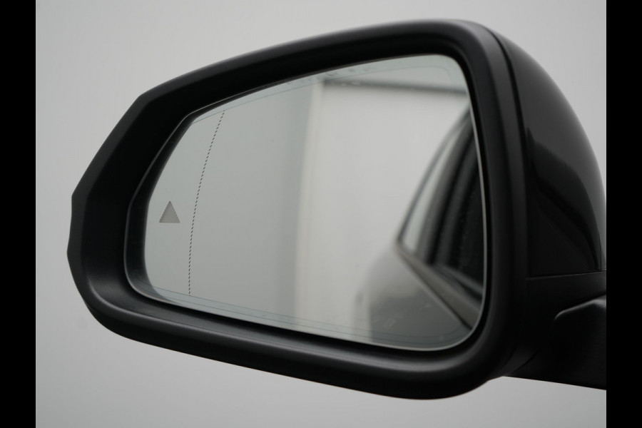 BMW iX1 xDrive30 67 kWh 313pk Dealer O.H. | Trekhaak Af Fabriek | Camera | Adaptief M Onderstel | Voorstoelen Verwarmd | Blis | Keyless | Apple Carplay | Adaptive LED | Sfeerverlichting | Widescreen Navi | DAB |