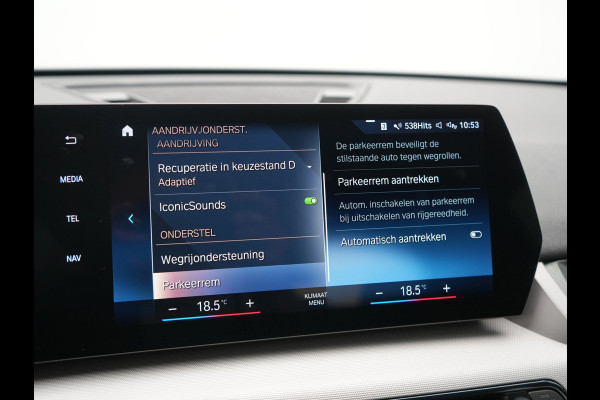 BMW iX1 xDrive30 67 kWh 313pk Dealer O.H. | Trekhaak Af Fabriek | Camera | Adaptief M Onderstel | Voorstoelen Verwarmd | Blis | Keyless | Apple Carplay | Adaptive LED | Sfeerverlichting | Widescreen Navi | DAB |