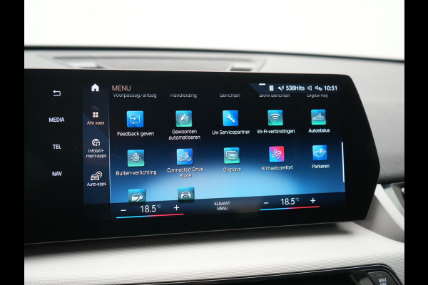 BMW iX1 xDrive30 67 kWh 313pk Dealer O.H. | Trekhaak Af Fabriek | Camera | Adaptief M Onderstel | Voorstoelen Verwarmd | Blis | Keyless | Apple Carplay | Adaptive LED | Sfeerverlichting | Widescreen Navi | DAB |