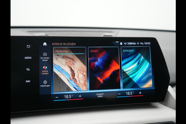 BMW iX1 xDrive30 67 kWh 313pk Dealer O.H. | Trekhaak Af Fabriek | Camera | Adaptief M Onderstel | Voorstoelen Verwarmd | Blis | Keyless | Apple Carplay | Adaptive LED | Sfeerverlichting | Widescreen Navi | DAB |