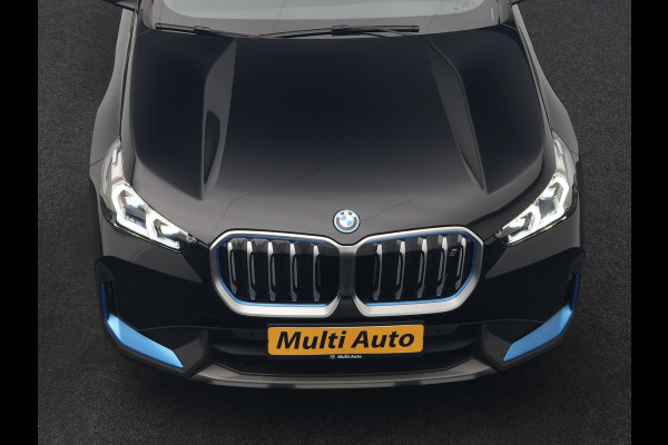 BMW iX1 xDrive30 67 kWh 313pk Dealer O.H. | Trekhaak Af Fabriek | Camera | Adaptief M Onderstel | Voorstoelen Verwarmd | Blis | Keyless | Apple Carplay | Adaptive LED | Sfeerverlichting | Widescreen Navi | DAB |