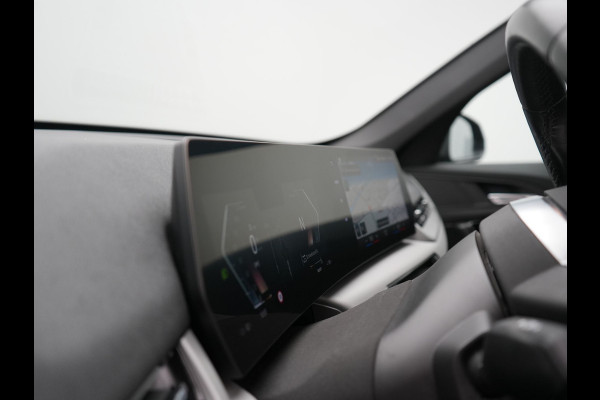 BMW iX1 xDrive30 67 kWh 313pk Dealer O.H. | Trekhaak Af Fabriek | Camera | Adaptief M Onderstel | Voorstoelen Verwarmd | Blis | Keyless | Apple Carplay | Adaptive LED | Sfeerverlichting | Widescreen Navi | DAB |