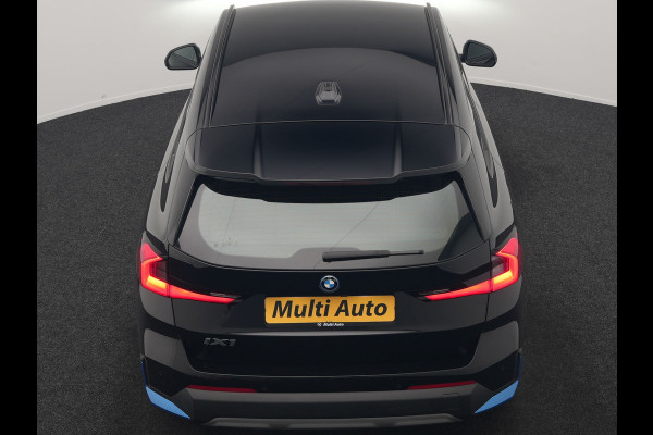 BMW iX1 xDrive30 67 kWh 313pk Dealer O.H. | Trekhaak Af Fabriek | Camera | Adaptief M Onderstel | Voorstoelen Verwarmd | Blis | Keyless | Apple Carplay | Adaptive LED | Sfeerverlichting | Widescreen Navi | DAB |