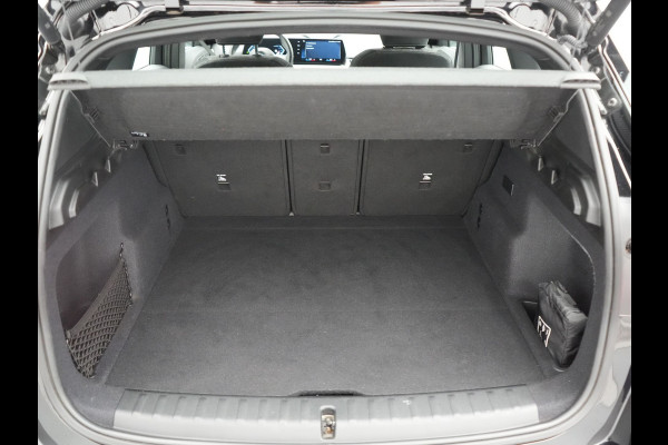 BMW iX1 xDrive30 67 kWh 313pk Dealer O.H. | Trekhaak Af Fabriek | Camera | Adaptief M Onderstel | Voorstoelen Verwarmd | Blis | Keyless | Apple Carplay | Adaptive LED | Sfeerverlichting | Widescreen Navi | DAB |