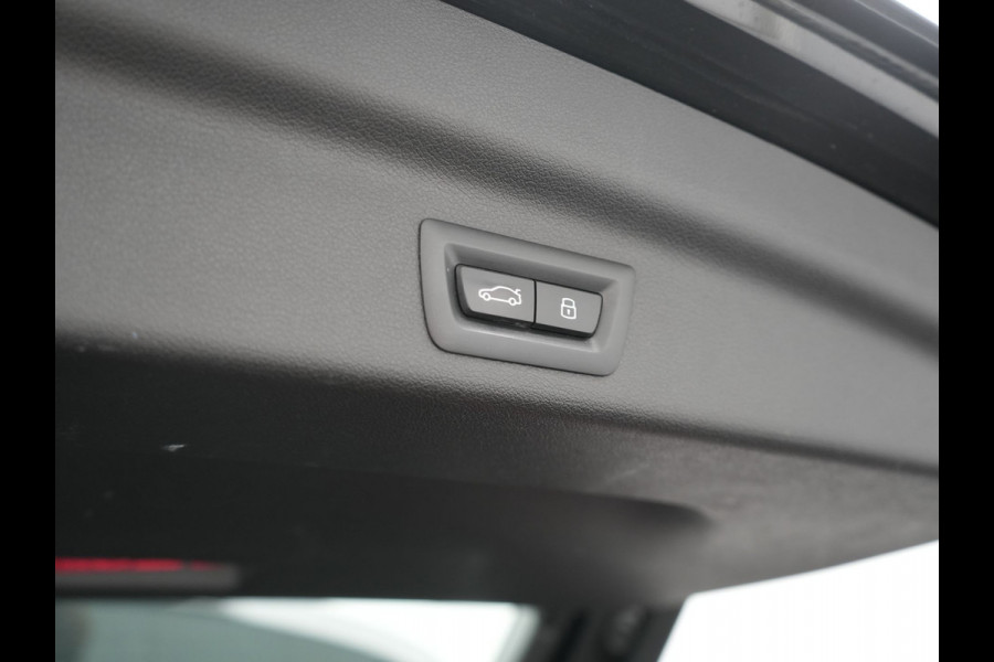 BMW iX1 xDrive30 67 kWh 313pk Dealer O.H. | Trekhaak Af Fabriek | Camera | Adaptief M Onderstel | Voorstoelen Verwarmd | Blis | Keyless | Apple Carplay | Adaptive LED | Sfeerverlichting | Widescreen Navi | DAB |