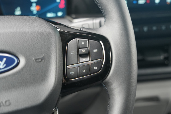 Ford E-Transit Custom 340 L2H1 Sport 71 kWh 218pk - 2x Schuif - ACC - B&O - Navi - Stoel/Stuurverwarming - 360 Camera - Trekhaak - Rijklaar