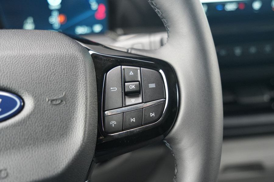 Ford E-Transit Custom 340 L2H1 Sport 71 kWh 218pk - 2x Schuif - ACC - B&O - Navi - Stoel/Stuurverwarming - 360 Camera - Trekhaak - Rijklaar