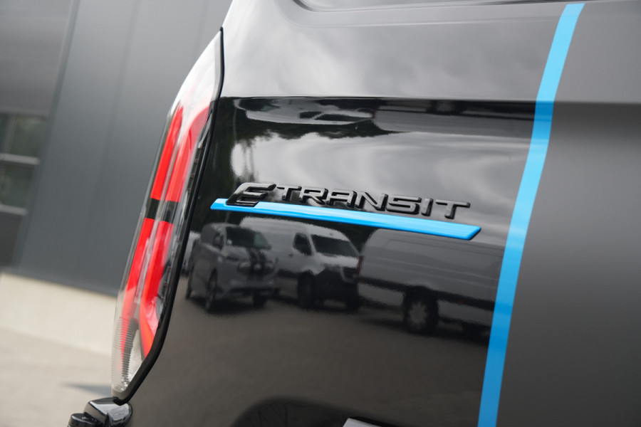 Ford E-Transit Custom 340 L2H1 Sport 71 kWh 218pk - 2x Schuif - ACC - B&O - Navi - Stoel/Stuurverwarming - 360 Camera - Trekhaak - Rijklaar