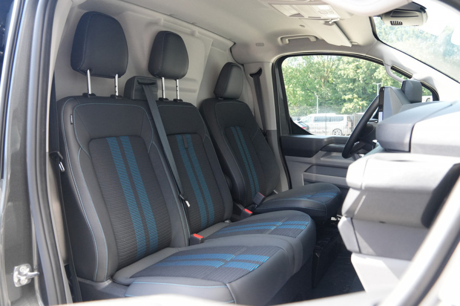 Ford E-Transit Custom 340 L2H1 Sport 71 kWh 218pk - 2x Schuif - ACC - B&O - Navi - Stoel/Stuurverwarming - 360 Camera - Trekhaak - Rijklaar