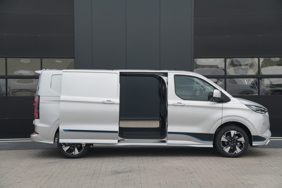 Ford E-Transit Custom 340 L2H1 Sport 71 kWh 218pk - 2x Schuif - ACC - B&O - Navi - Stoel/Stuurverwarming - 360 Camera - Trekhaak - Rijklaar