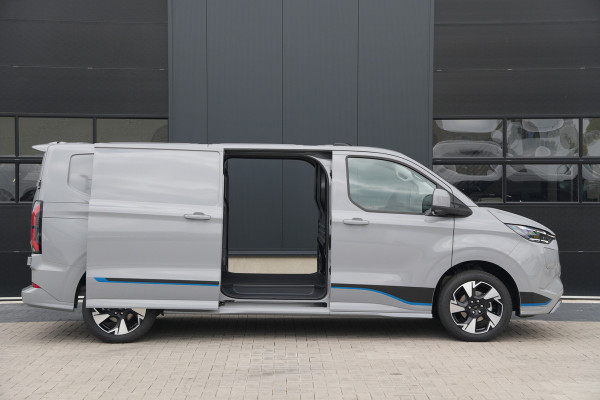 Ford E-Transit Custom 340 L2H1 Sport 71 kWh 218pk - 2x Schuif - ACC - B&O - Navi - Stoel/Stuurverwarming - 360 Camera - Trekhaak - Rijklaar
