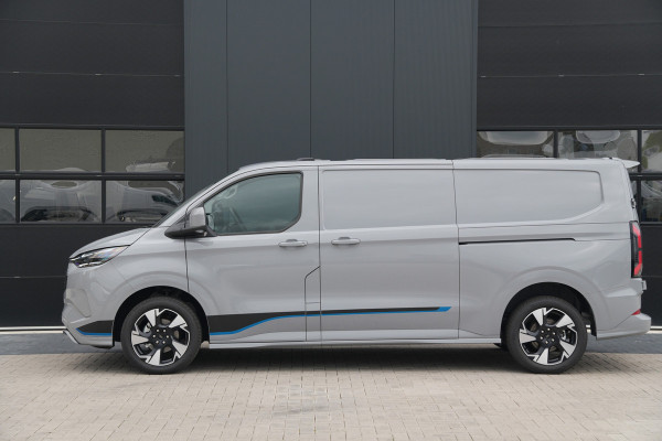 Ford E-Transit Custom 340 L2H1 Sport 71 kWh 218pk - 2x Schuif - ACC - B&O - Navi - Stoel/Stuurverwarming - 360 Camera - Trekhaak - Rijklaar
