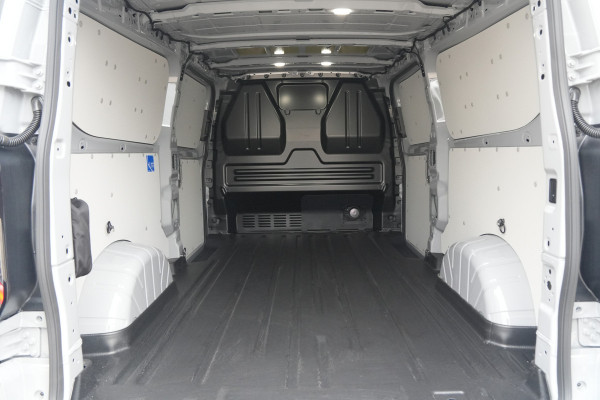 Ford E-Transit Custom 340 L2H1 Sport 71 kWh 218pk - 2x Schuif - ACC - B&O - Navi - Stoel/Stuurverwarming - 360 Camera - Trekhaak - Rijklaar