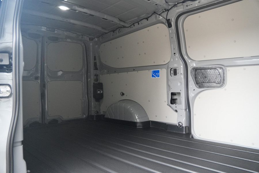 Ford E-Transit Custom 340 L2H1 Sport 71 kWh 218pk - 2x Schuif - ACC - B&O - Navi - Stoel/Stuurverwarming - 360 Camera - Trekhaak - Rijklaar