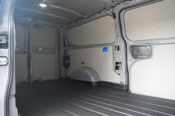 Ford E-Transit Custom 340 L2H1 Sport 71 kWh 218pk - 2x Schuif - ACC - B&O - Navi - Stoel/Stuurverwarming - 360 Camera - Trekhaak - Rijklaar