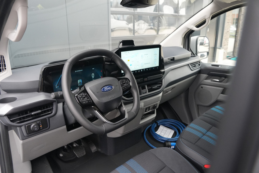 Ford E-Transit Custom 340 L2H1 Sport 71 kWh 218pk - 2x Schuif - ACC - B&O - Navi - Stoel/Stuurverwarming - 360 Camera - Trekhaak - Rijklaar