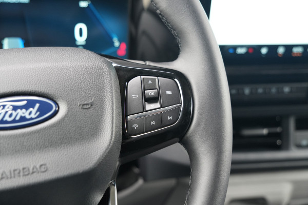 Ford E-Transit Custom 340 L2H1 Sport 71 kWh 218pk - 2x Schuif - ACC - B&O - Navi - Stoel/Stuurverwarming - 360 Camera - Trekhaak - Rijklaar