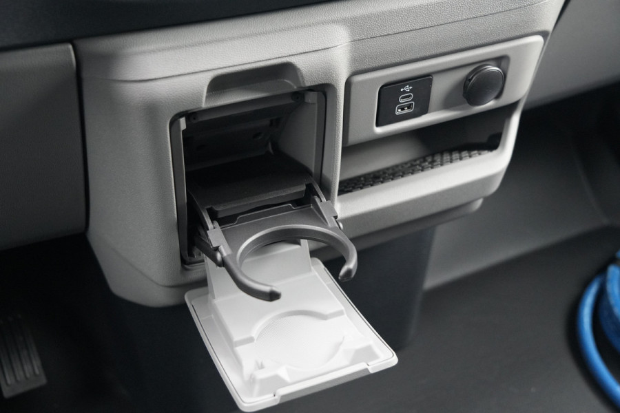Ford E-Transit Custom 340 L2H1 Sport 71 kWh 218pk - 2x Schuif - ACC - B&O - Navi - Stoel/Stuurverwarming - 360 Camera - Trekhaak - Rijklaar