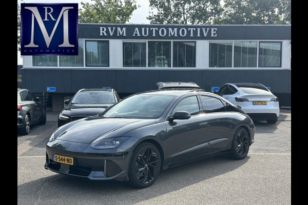Hyundai IONIQ 6 First Edition AWD 77.4 kWh VAN: 36.900,- VOOR: 32.877,- UW HERFSTVOORDEEL: 4.023,- SOH 100% | PANO | STOEL VERWAMRING VOOR & ACHTER | MEM. SEAT | ELEK. STOELEN | BOSE BOXEN | 360 CAMERA | FABRIEKS GARANTIE TM 03-2028 | RIJKLAAR ! |