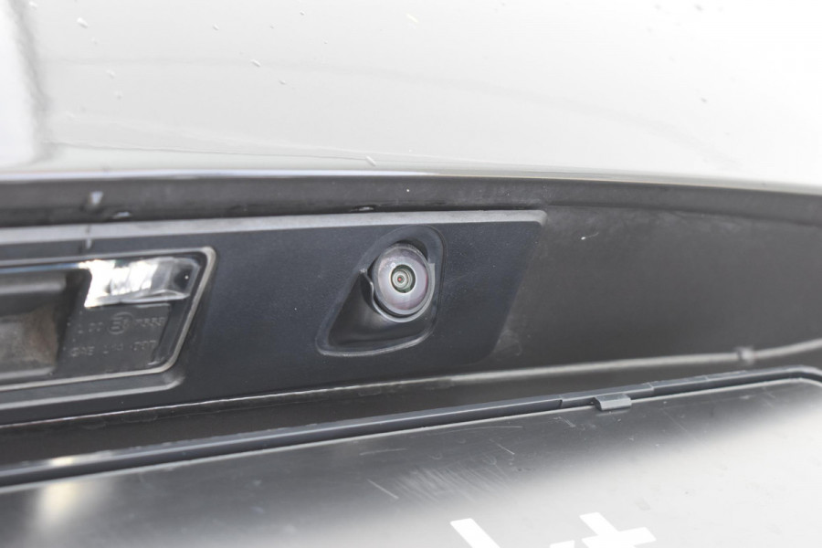 Volvo V60 T6 350PK Plug-in hybrid AWD Plus Dark / Adaptive Cruise Control / 360 Camera / Harman Kardon / Stoel- en stuurverwarming / Stoelverwarming achter /  Trekhaak / Elektrische stoelen met geheugen / Elektrische achterklep
