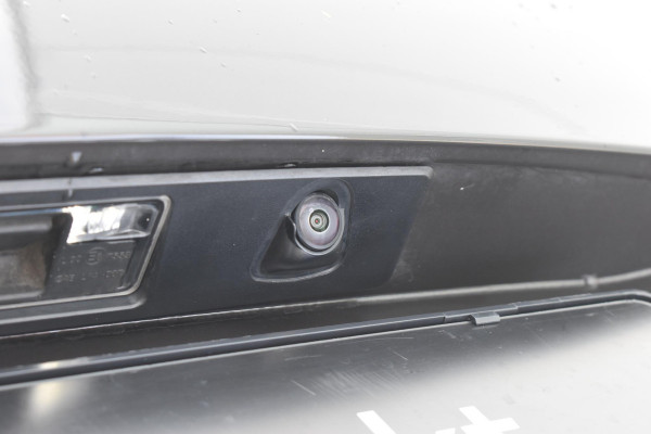 Volvo V60 T6 350PK Plug-in hybrid AWD Plus Dark / Adaptive Cruise Control / 360 Camera / Harman Kardon / Stoel- en stuurverwarming / Stoelverwarming achter /  Trekhaak / Elektrische stoelen met geheugen / Elektrische achterklep