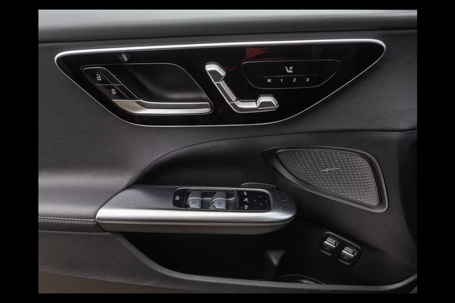 Mercedes-Benz C-Klasse Estate 300e T AVANTGARDE ** LED, TREKH, MEMORY, WINTER- & SPIEGEL-PACK, 18-inch LMV ** Ex MB-AG - 12.756 km. ** ** INFORMEER OOK NAAR ONZE AANTREKKELIJKE FINANCIAL-LEASE TARIEVEN **