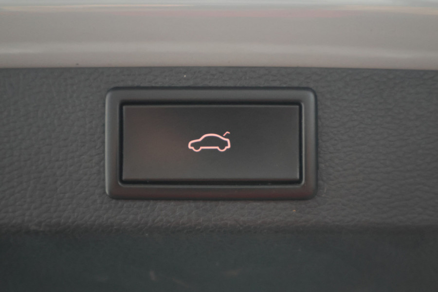 Škoda Karoq 1.5 TSI ACT Sportline Business Camera, Virtual Cockpit, Trekhaak, Canton Sound, Keyless, PDC