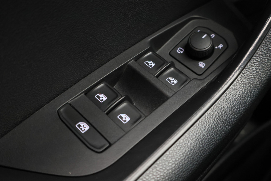Škoda Karoq 1.5 TSI ACT Sportline Business Camera, Virtual Cockpit, Trekhaak, Canton Sound, Keyless, PDC