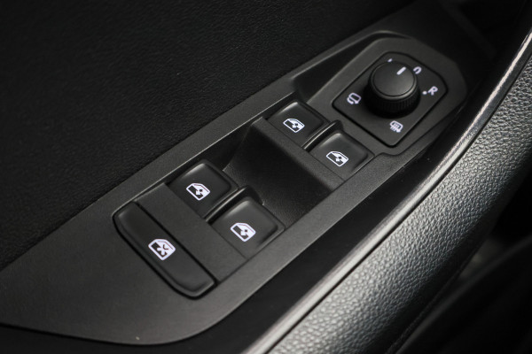 Škoda Karoq 1.5 TSI ACT Sportline Business Camera, Virtual Cockpit, Trekhaak, Canton Sound, Keyless, PDC