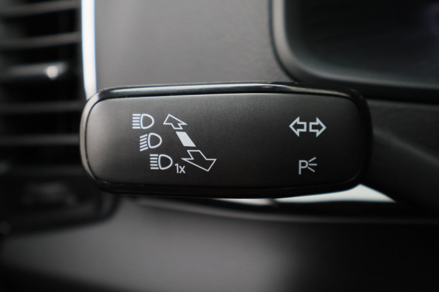 Škoda Karoq 1.5 TSI ACT Sportline Business Camera, Virtual Cockpit, Trekhaak, Canton Sound, Keyless, PDC
