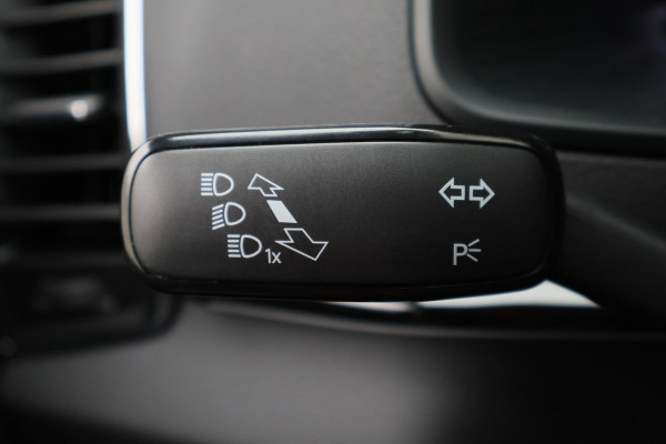 Škoda Karoq 1.5 TSI ACT Sportline Business Camera, Virtual Cockpit, Trekhaak, Canton Sound, Keyless, PDC