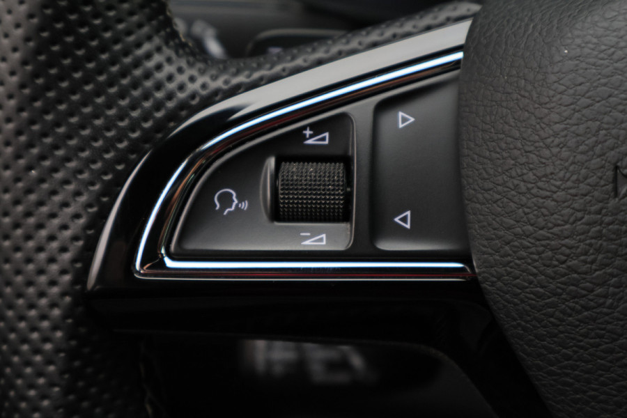 Škoda Karoq 1.5 TSI ACT Sportline Business Camera, Virtual Cockpit, Trekhaak, Canton Sound, Keyless, PDC