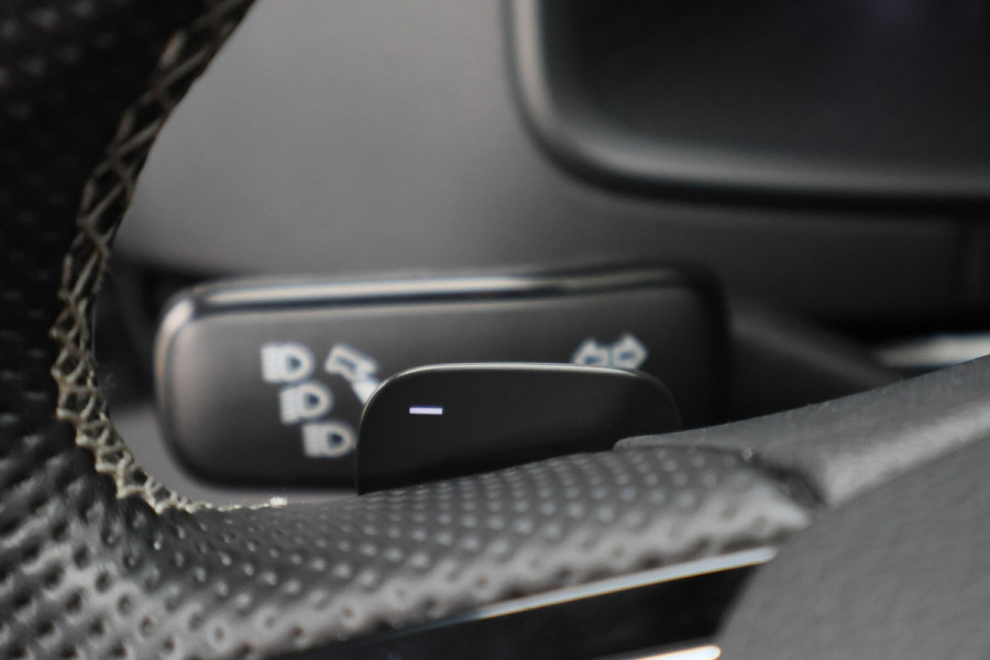 Škoda Karoq 1.5 TSI ACT Sportline Business Camera, Virtual Cockpit, Trekhaak, Canton Sound, Keyless, PDC