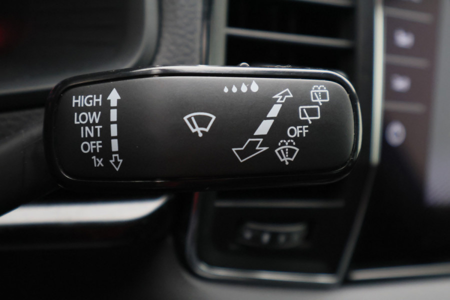 Škoda Karoq 1.5 TSI ACT Sportline Business Camera, Virtual Cockpit, Trekhaak, Canton Sound, Keyless, PDC