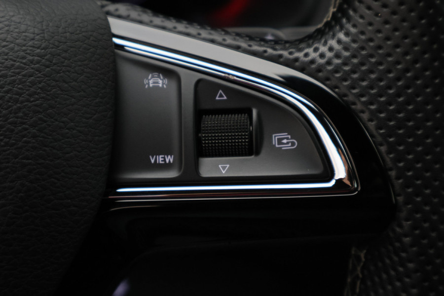 Škoda Karoq 1.5 TSI ACT Sportline Business Camera, Virtual Cockpit, Trekhaak, Canton Sound, Keyless, PDC