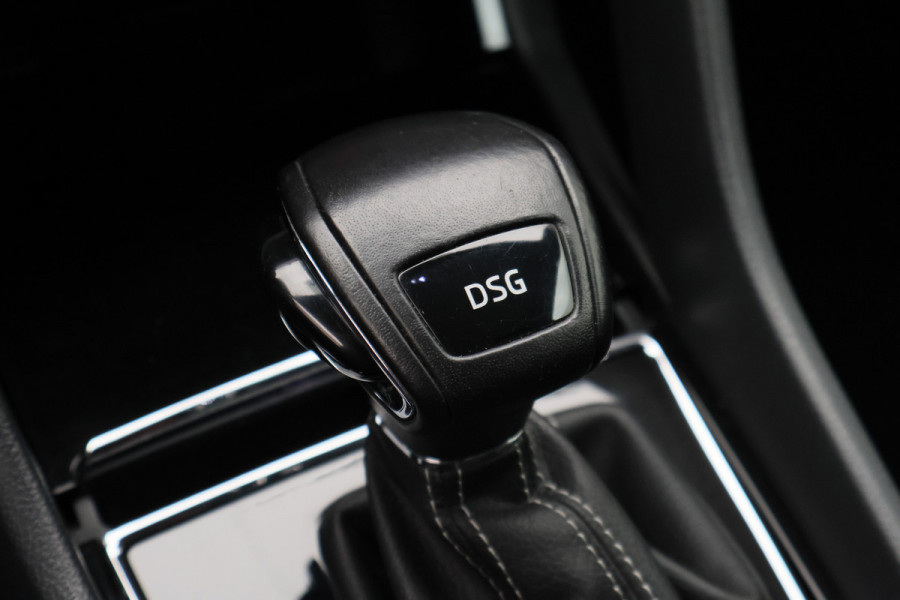 Škoda Karoq 1.5 TSI ACT Sportline Business Camera, Virtual Cockpit, Trekhaak, Canton Sound, Keyless, PDC