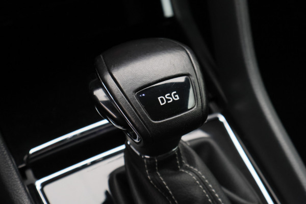 Škoda Karoq 1.5 TSI ACT Sportline Business Camera, Virtual Cockpit, Trekhaak, Canton Sound, Keyless, PDC