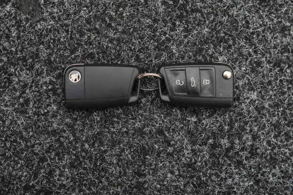 Škoda Karoq 1.5 TSI ACT Sportline Business Camera, Virtual Cockpit, Trekhaak, Canton Sound, Keyless, PDC