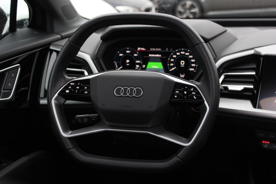 Audi Q4 e-tron 40 Advanced edition 77 kWh / SoH 92,1% / Trekhaak / Camera / Head-up / CarPlay / Matrix LED / 19'' / Warmtepomp / Dodehoek / DAB / ACC
