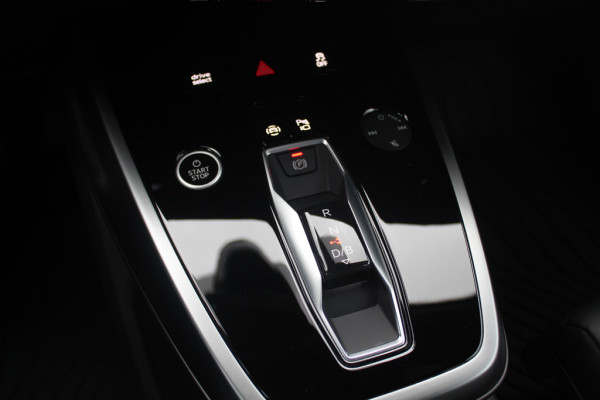 Audi Q4 e-tron 40 Advanced edition 77 kWh / SoH 92,1% / Trekhaak / Camera / Head-up / CarPlay / Matrix LED / 19'' / Warmtepomp / Dodehoek / DAB / ACC