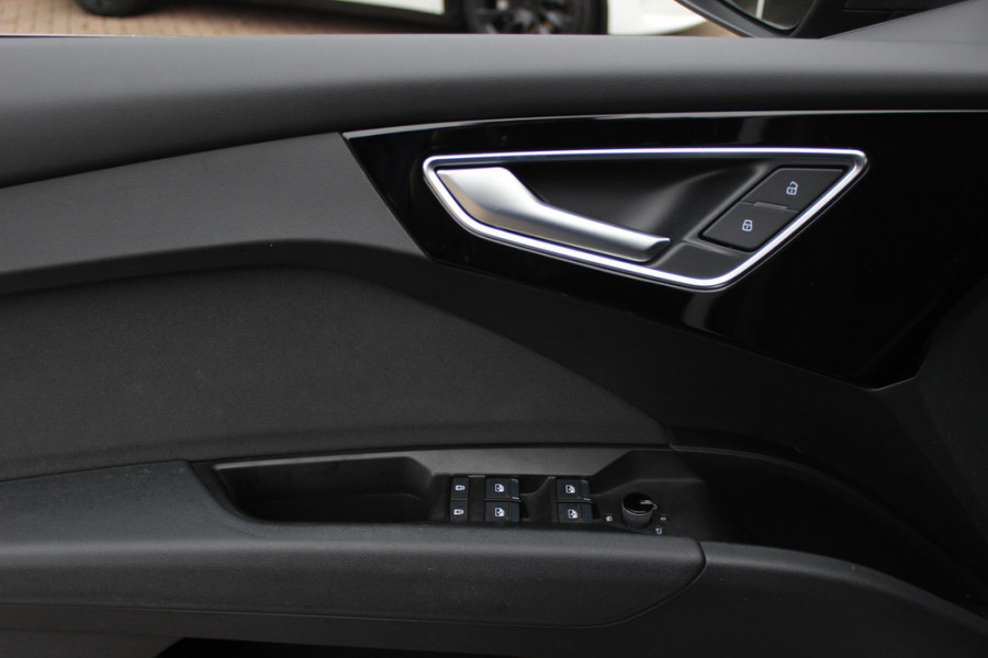 Audi Q4 e-tron 40 Advanced edition 77 kWh / SoH 92,1% / Trekhaak / Camera / Head-up / CarPlay / Matrix LED / 19'' / Warmtepomp / Dodehoek / DAB / ACC