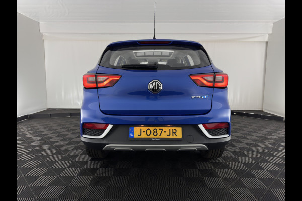 MG ZS EV Luxury 45 kWh (INCL-BTW) Aut. *PANO | LEATHER | CCS-FASTLOADER | KEYLESS | NAVI-FULLMAP | ADAPTIVE-CRUISE | CAMERA | HEATED-SPORTSEATS | CARPLAY | BLINDSPOT | DAB | LANE-ASSIST | 17''ALU*
