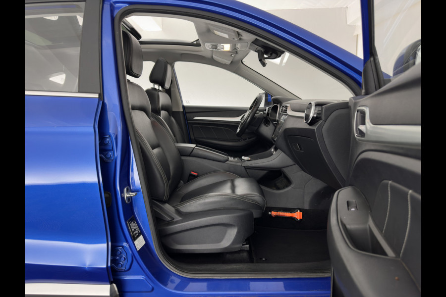 MG ZS EV Luxury 45 kWh (INCL-BTW) Aut. *PANO | LEATHER | CCS-FASTLOADER | KEYLESS | NAVI-FULLMAP | ADAPTIVE-CRUISE | CAMERA | HEATED-SPORTSEATS | CARPLAY | BLINDSPOT | DAB | LANE-ASSIST | 17''ALU*