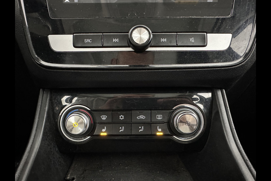 MG ZS EV Luxury 45 kWh (INCL-BTW) Aut. *PANO | LEATHER | CCS-FASTLOADER | KEYLESS | NAVI-FULLMAP | ADAPTIVE-CRUISE | CAMERA | HEATED-SPORTSEATS | CARPLAY | BLINDSPOT | DAB | LANE-ASSIST | 17''ALU*