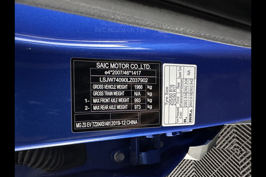 MG ZS EV Luxury 45 kWh (INCL-BTW) Aut. *PANO | LEATHER | CCS-FASTLOADER | KEYLESS | NAVI-FULLMAP | ADAPTIVE-CRUISE | CAMERA | HEATED-SPORTSEATS | CARPLAY | BLINDSPOT | DAB | LANE-ASSIST | 17''ALU*