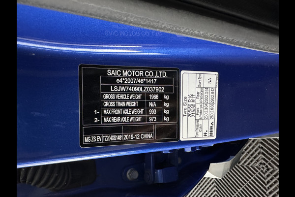 MG ZS EV Luxury 45 kWh (INCL-BTW) Aut. *PANO | LEATHER | CCS-FASTLOADER | KEYLESS | NAVI-FULLMAP | ADAPTIVE-CRUISE | CAMERA | HEATED-SPORTSEATS | CARPLAY | BLINDSPOT | DAB | LANE-ASSIST | 17''ALU*