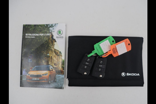 Škoda Fabia 1.0 MPI Ambition | Black Line | Cruise control | Park assist | Lederen stuurwiel | Carplay | Lichtmetaal 15'' |