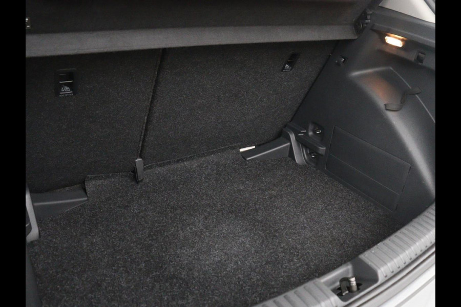 Škoda Fabia 1.0 MPI Ambition | Black Line | Cruise control | Park assist | Lederen stuurwiel | Carplay | Lichtmetaal 15'' |