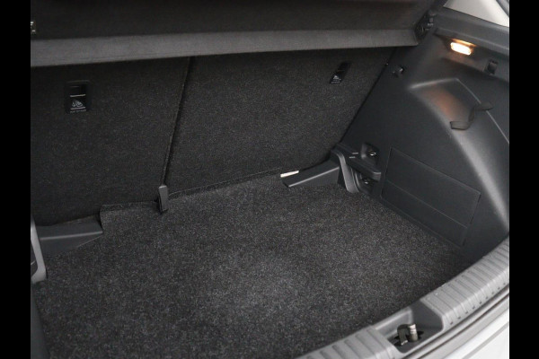 Škoda Fabia 1.0 MPI Ambition | Black Line | Cruise control | Park assist | Lederen stuurwiel | Carplay | Lichtmetaal 15'' |